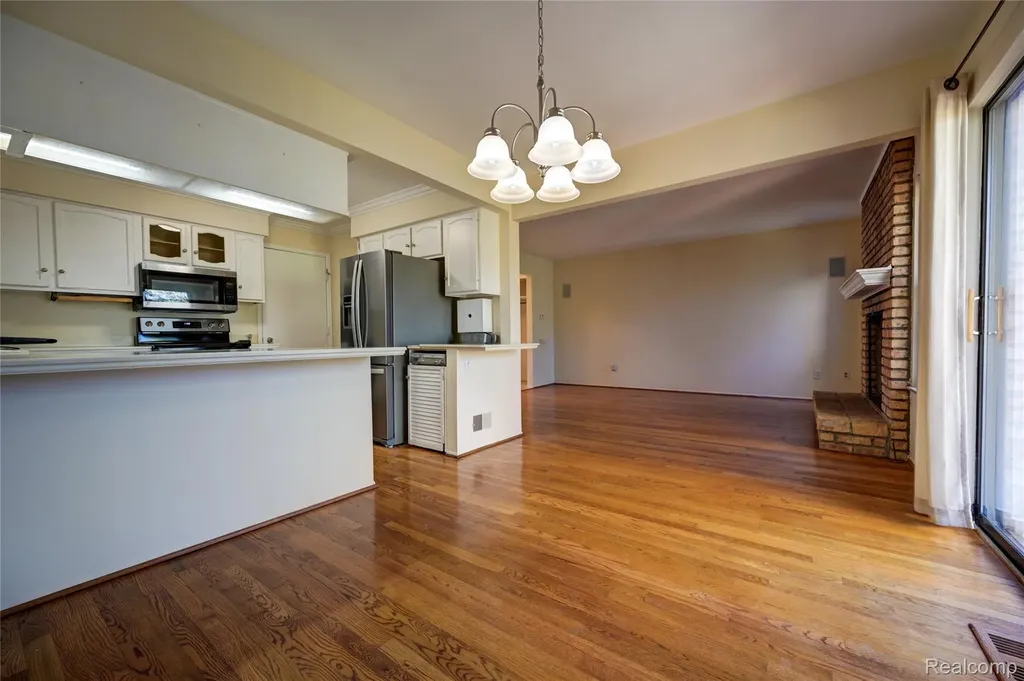 1946 White Birch Court Rochester City MI 48309