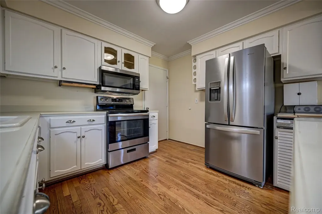 1946 White Birch Court Rochester City MI 48309