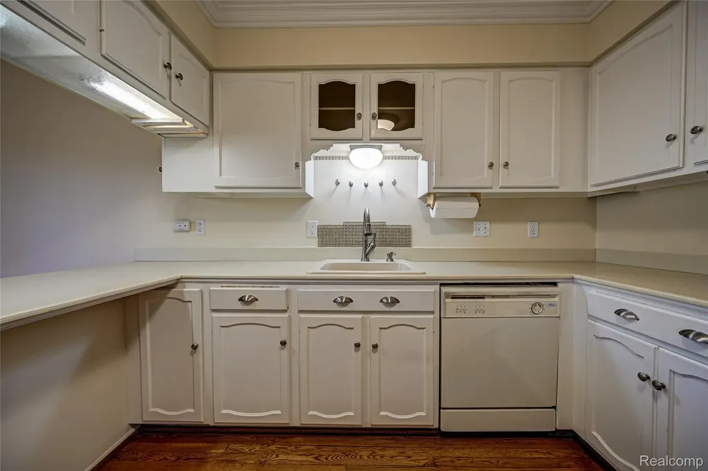 1946 White Birch Court Rochester City MI 48309