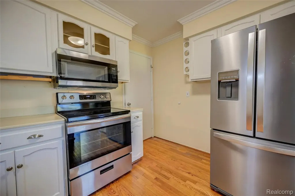 1946 White Birch Court Rochester City MI 48309