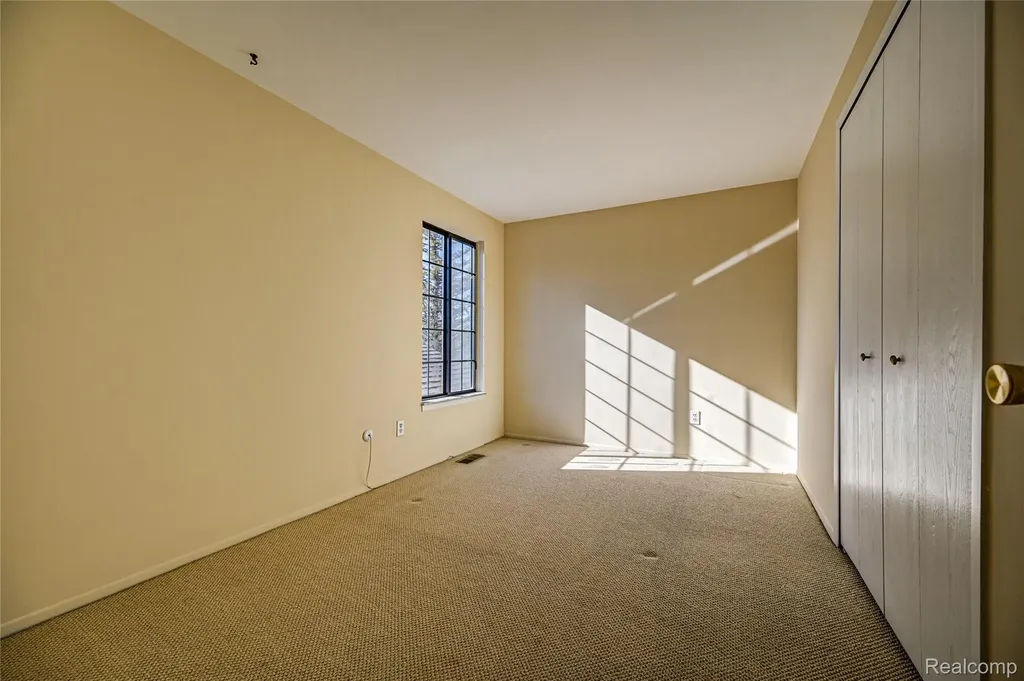 1946 White Birch Court Rochester City MI 48309