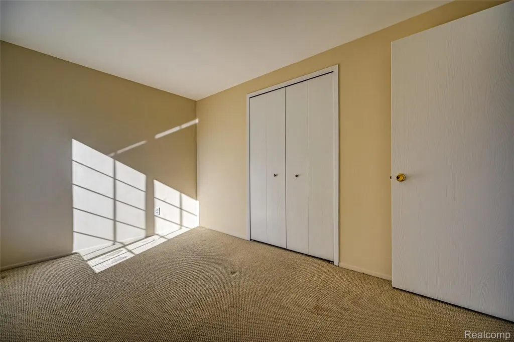 1946 White Birch Court Rochester City MI 48309