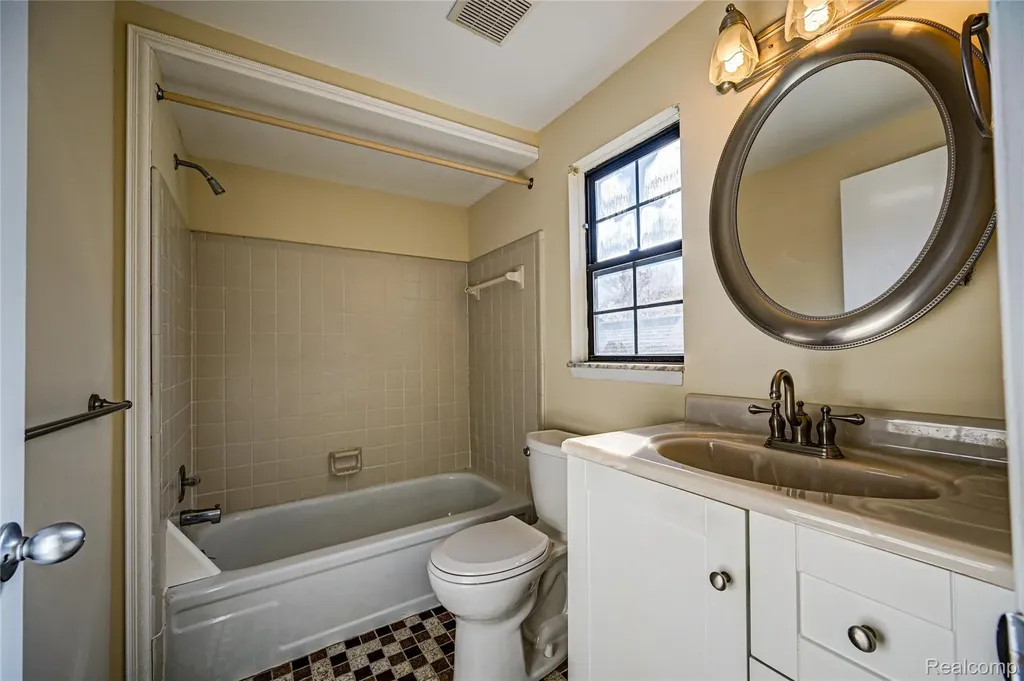 1946 White Birch Court Rochester City MI 48309