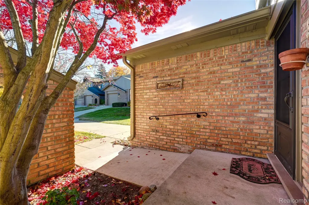 1946 White Birch Court Rochester City MI 48309