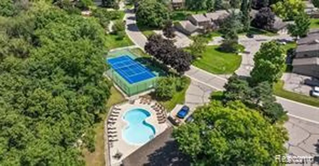 1946 White Birch Court Rochester City MI 48309