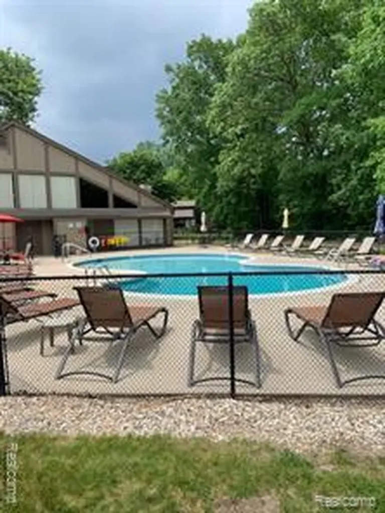 1946 White Birch Court Rochester City MI 48309