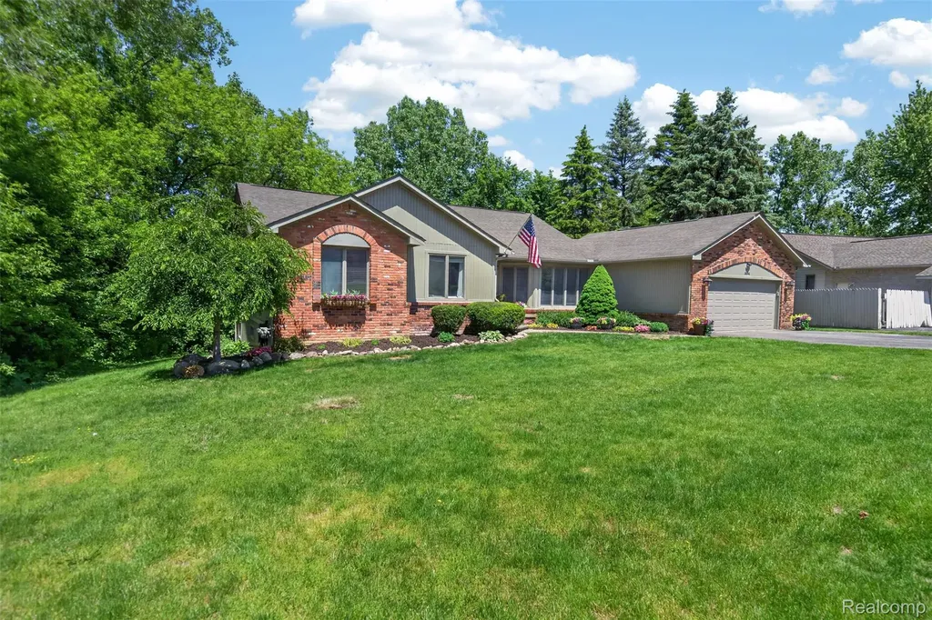 8694 Brazos Court White Lake Charter Township MI 48386