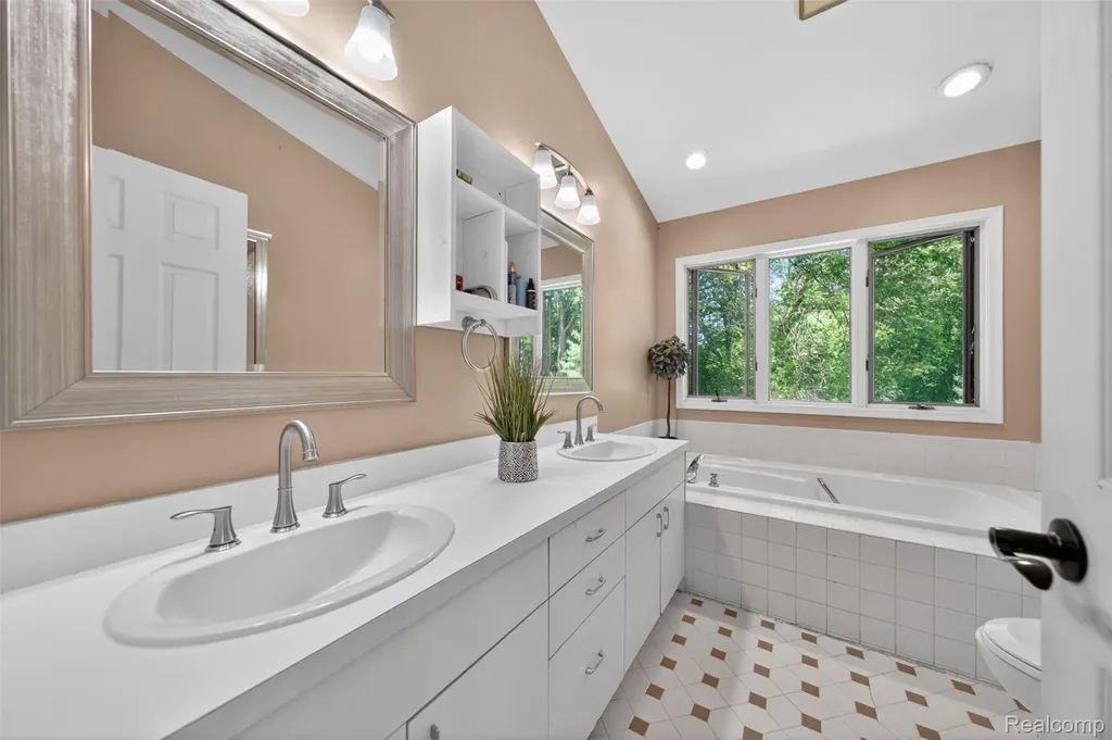 8694 Brazos Court White Lake Charter Township MI 48386
