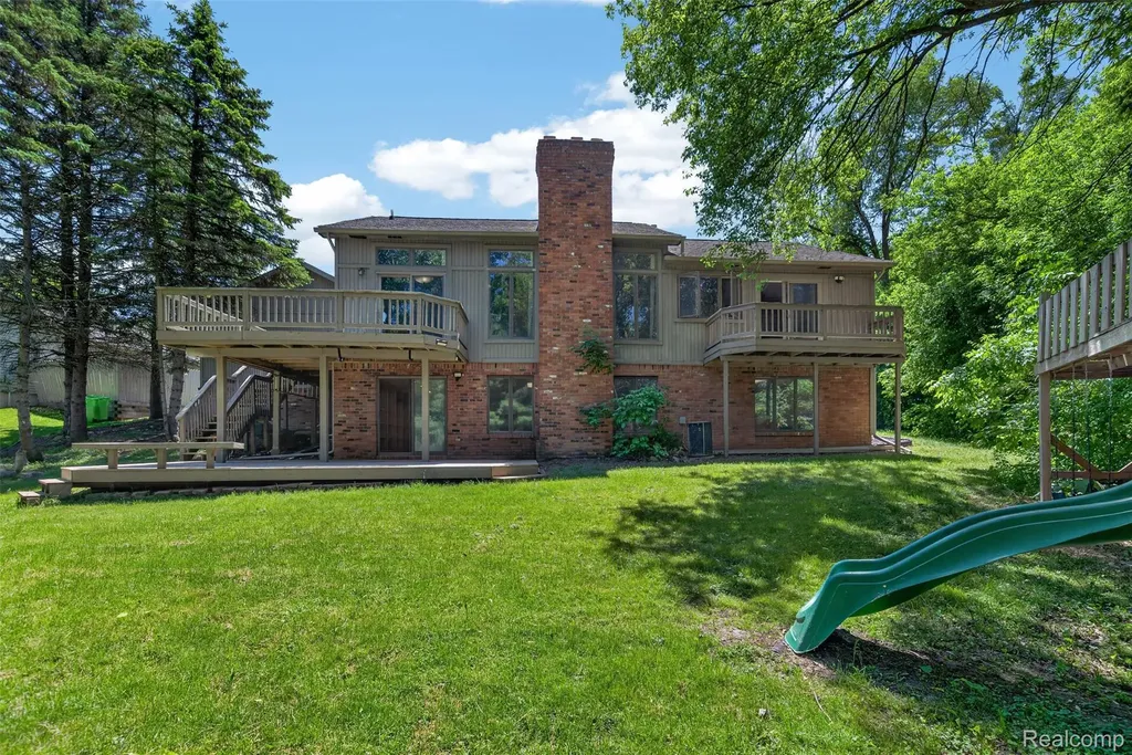 8694 Brazos Court White Lake Charter Township MI 48386