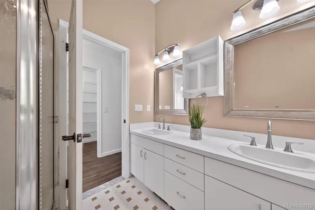 8694 Brazos Court White Lake Charter Township MI 48386