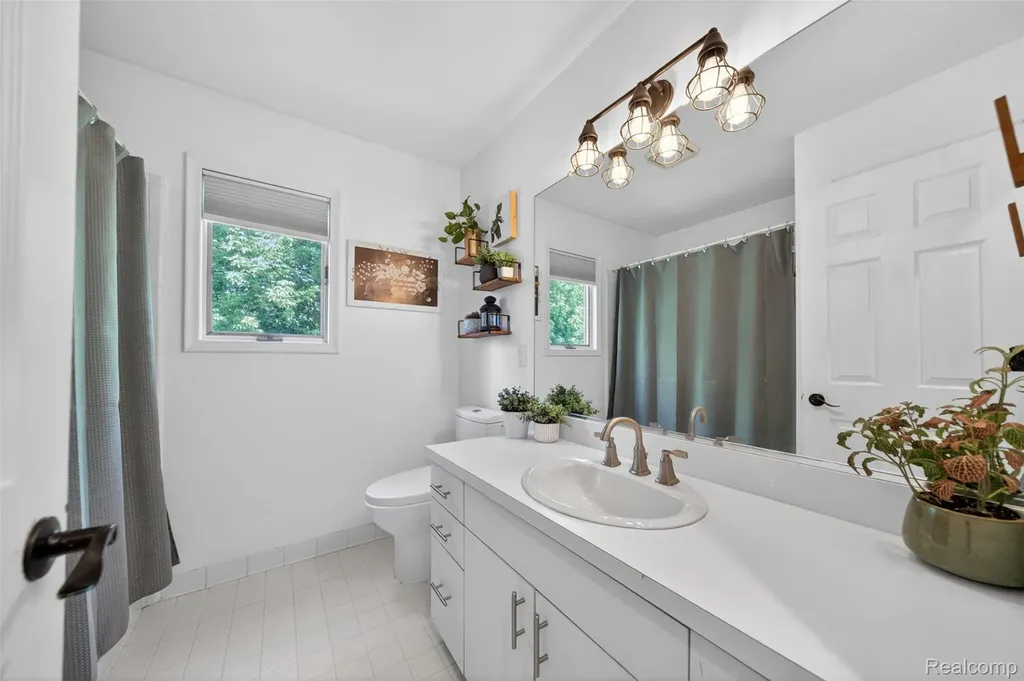 8694 Brazos Court White Lake Charter Township MI 48386