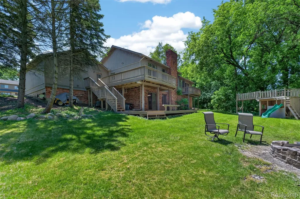 8694 Brazos Court White Lake Charter Township MI 48386