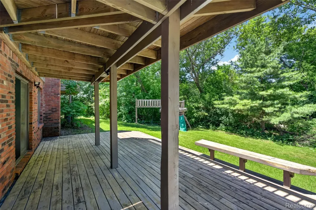 8694 Brazos Court White Lake Charter Township MI 48386