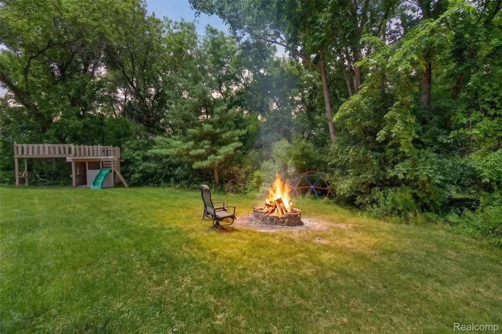 8694 Brazos Court White Lake Charter Township MI 48386