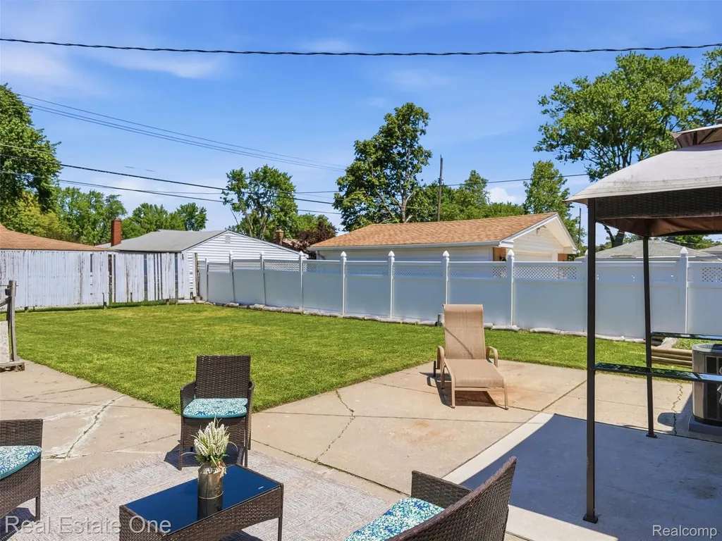 4603 E 13 Mile Road Warren City MI 48092