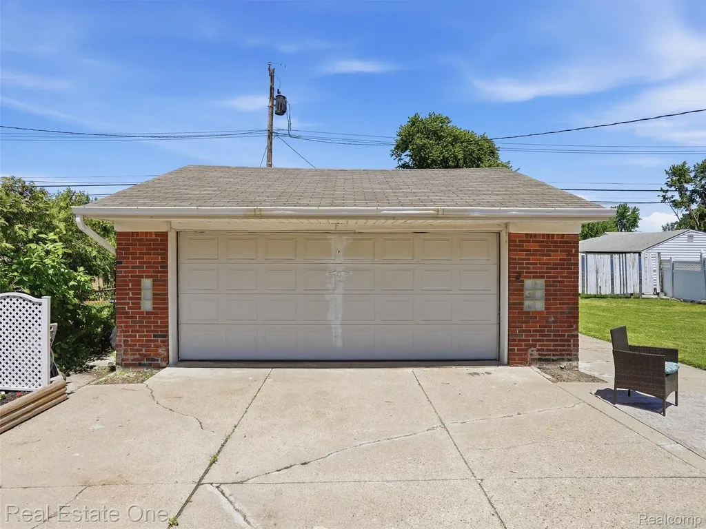 4603 E 13 Mile Road Warren City MI 48092
