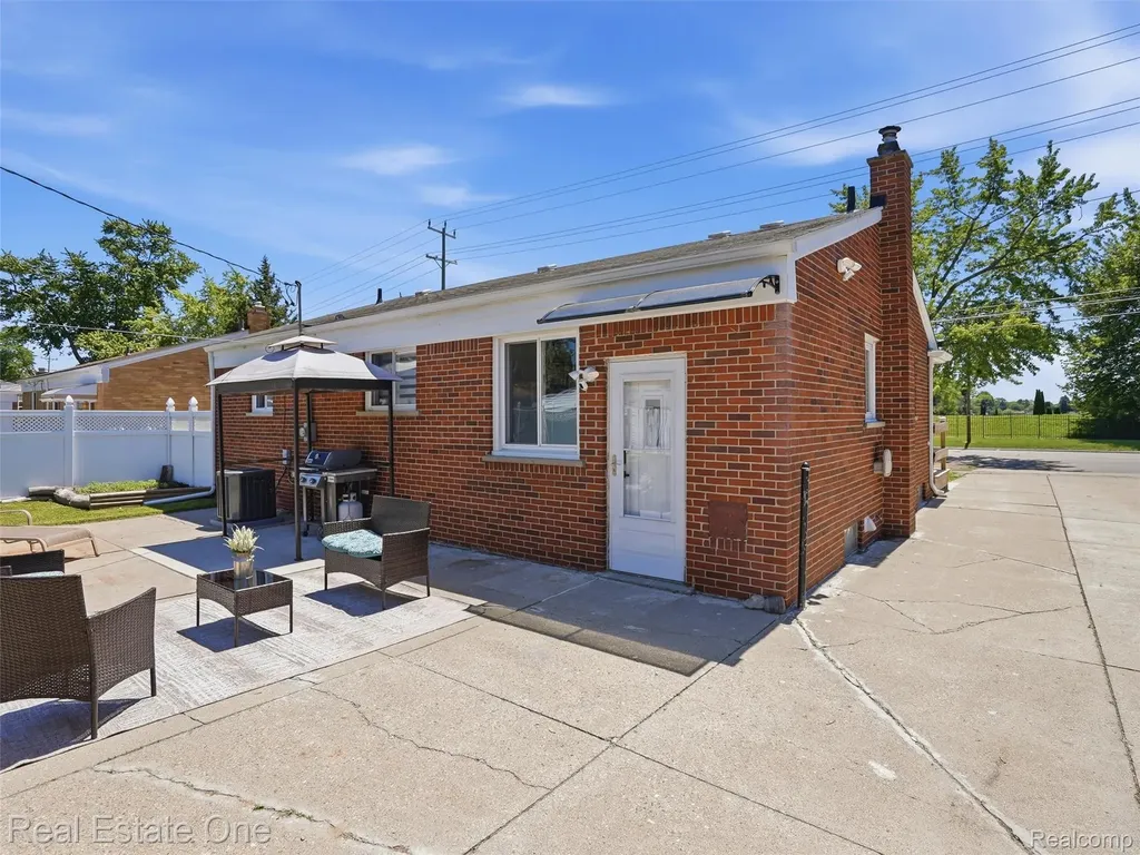 4603 E 13 Mile Road Warren City MI 48092
