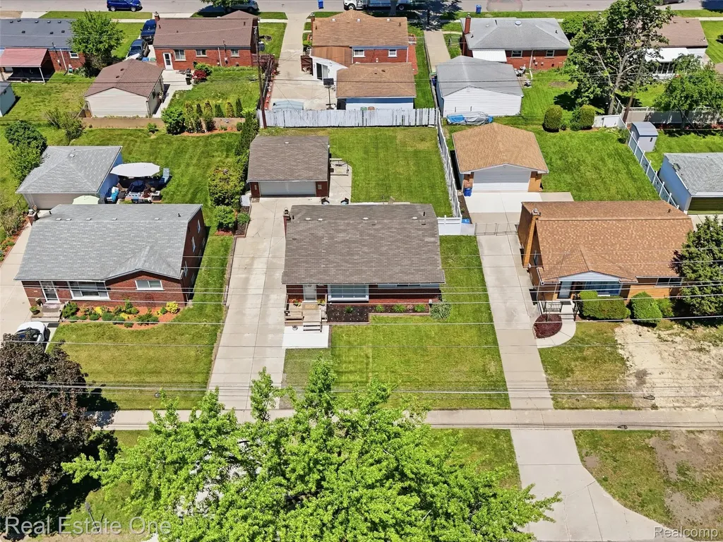4603 E 13 Mile Road Warren City MI 48092