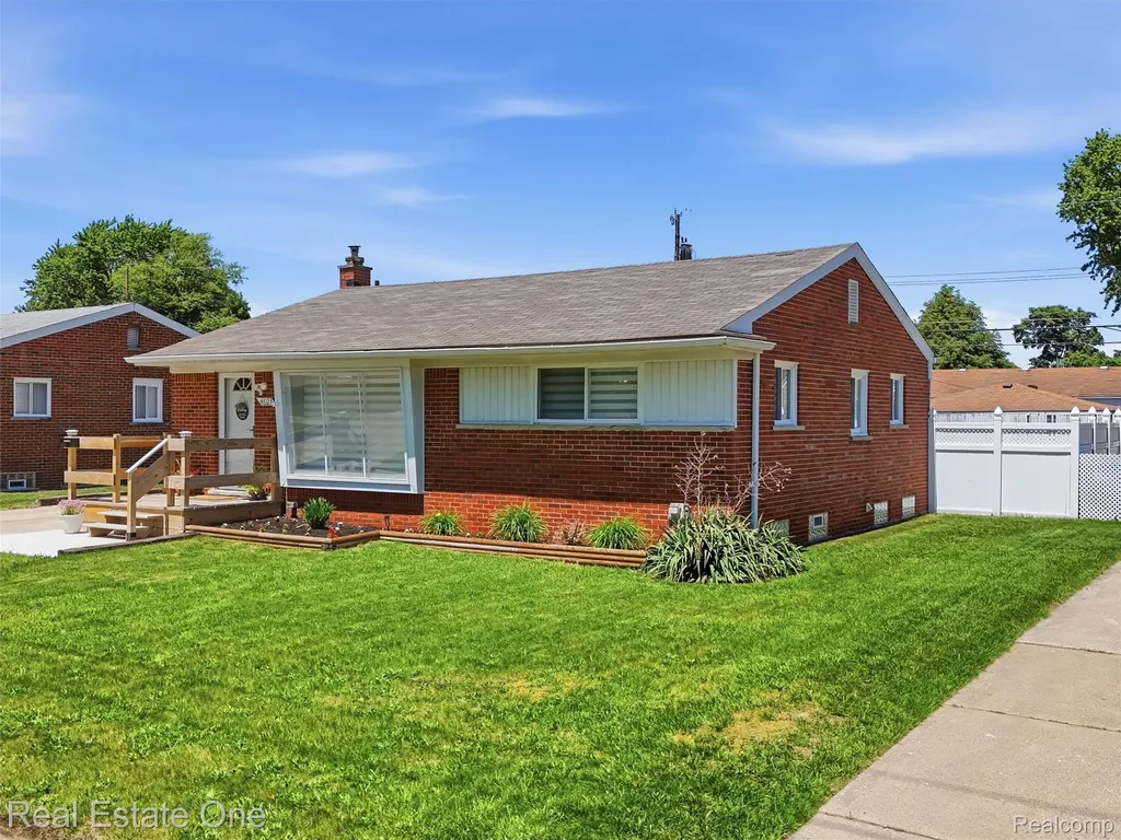 4603 E 13 Mile Road Warren City MI 48092