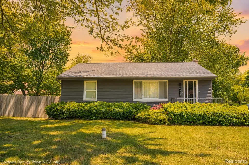 4383 Green Lake Road West Bloomfield Charter Township MI 48323