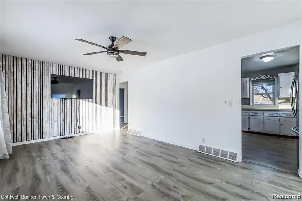 4383 Green Lake Road West Bloomfield Charter Township MI 48323