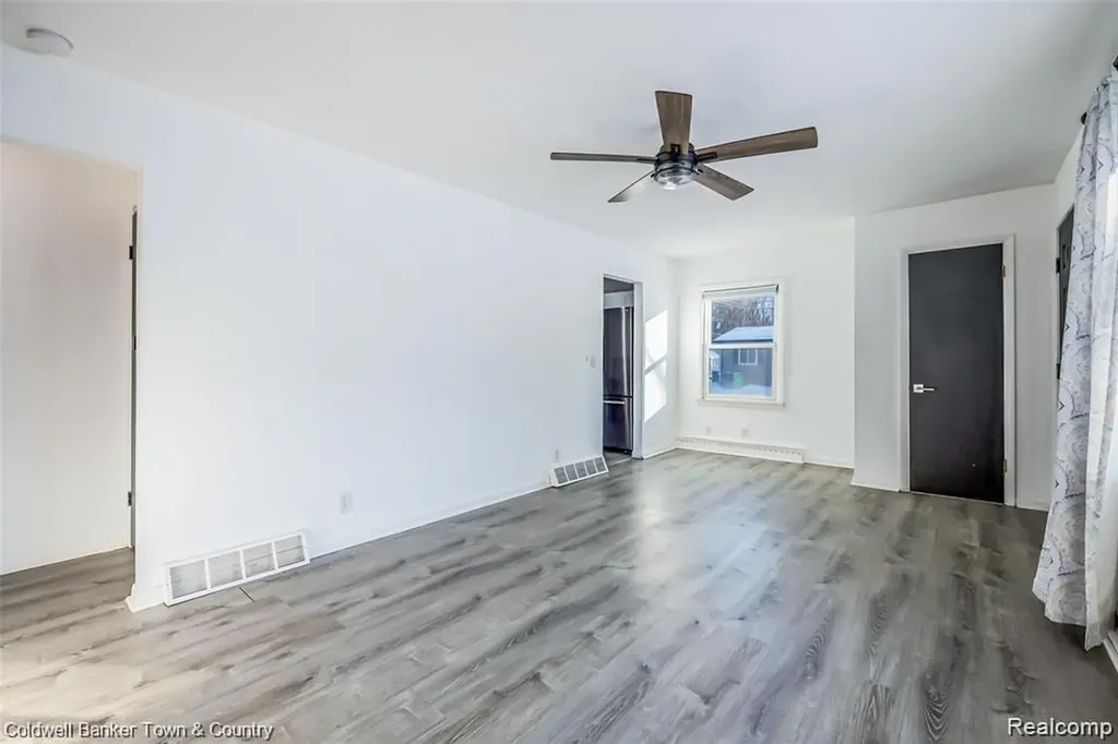 4383 Green Lake Road West Bloomfield Charter Township MI 48323