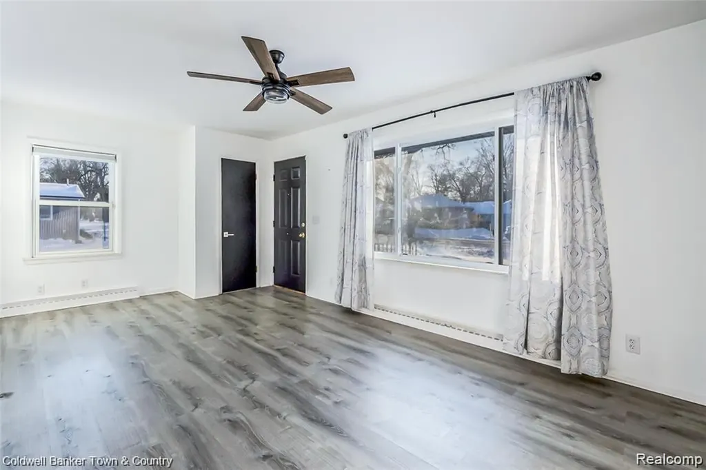 4383 Green Lake Road West Bloomfield Charter Township MI 48323