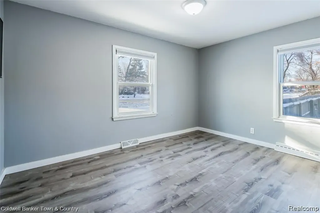 4383 Green Lake Road West Bloomfield Charter Township MI 48323