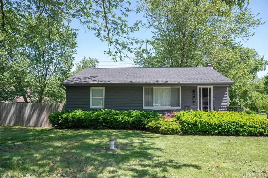 4383 Green Lake Road West Bloomfield Charter Township MI 48323