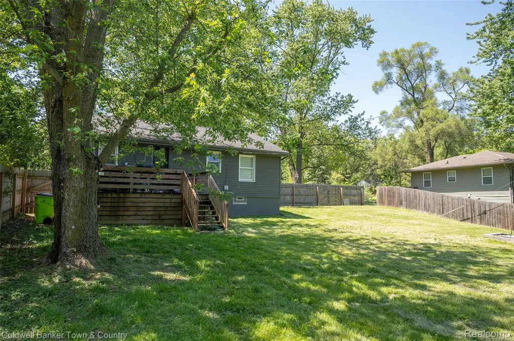 4383 Green Lake Road West Bloomfield Charter Township MI 48323