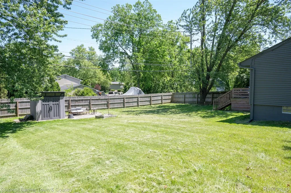 4383 Green Lake Road West Bloomfield Charter Township MI 48323