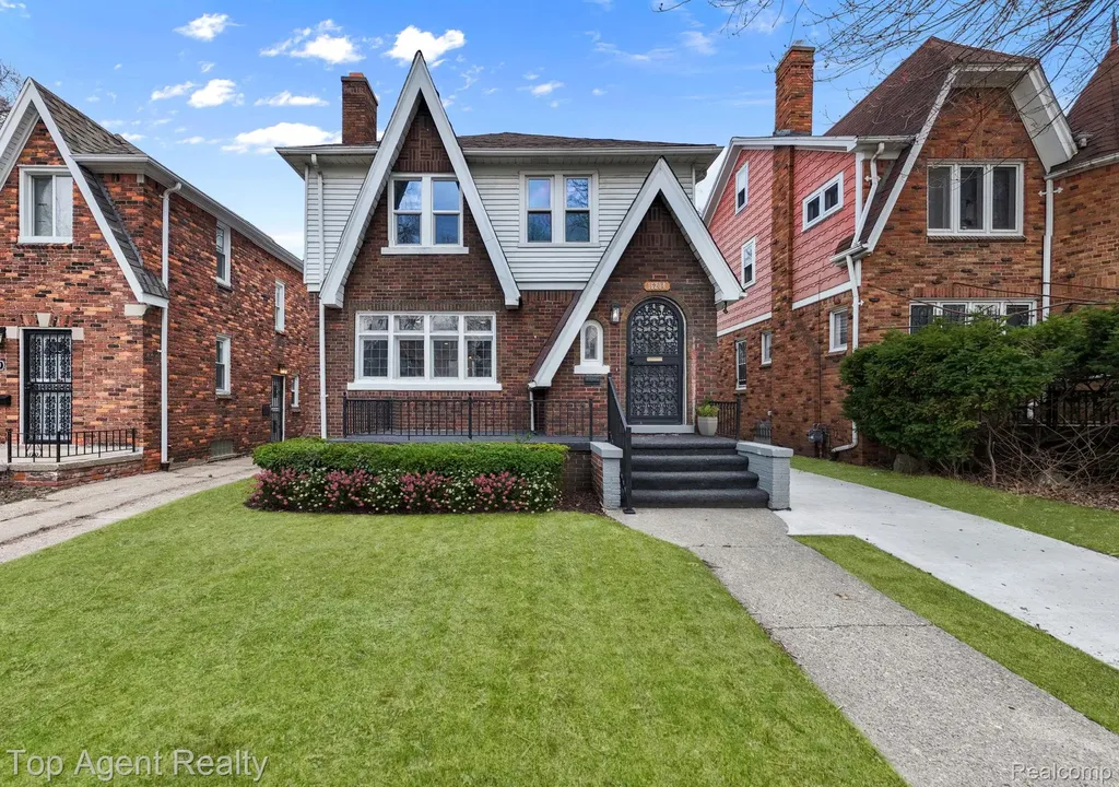 16204 Roselawn Street Detroit City MI 48221