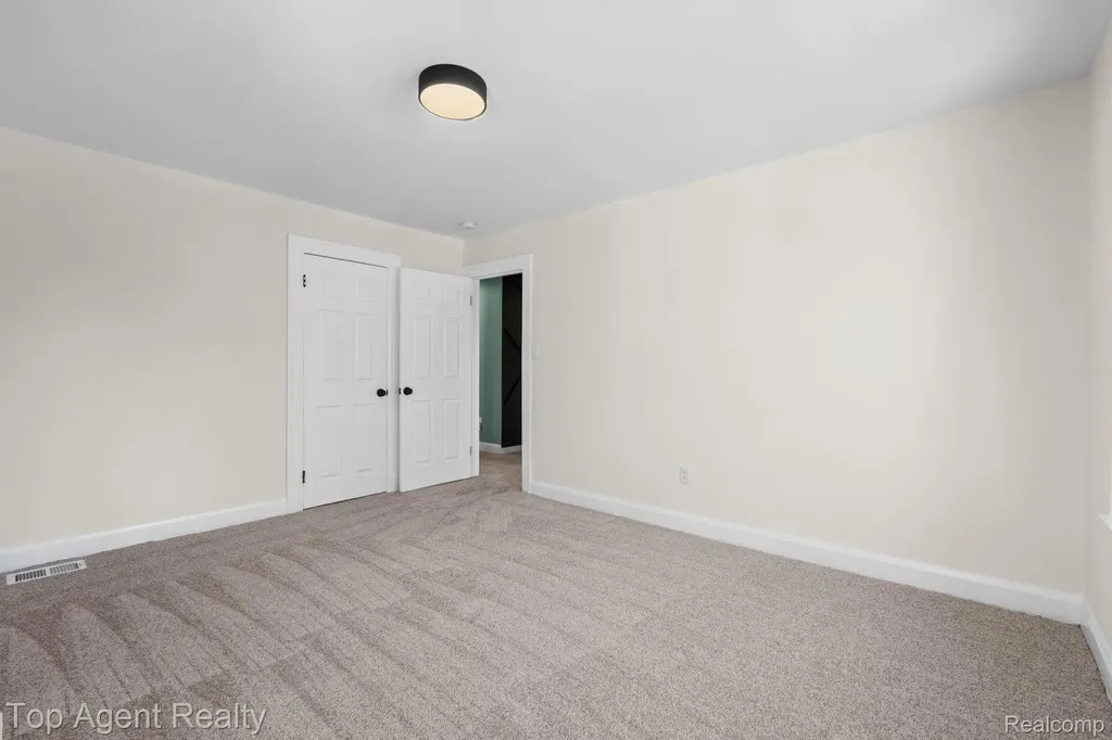 16204 Roselawn Street Detroit City MI 48221