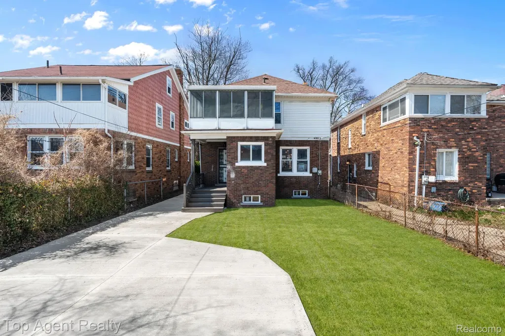 16204 Roselawn Street Detroit City MI 48221