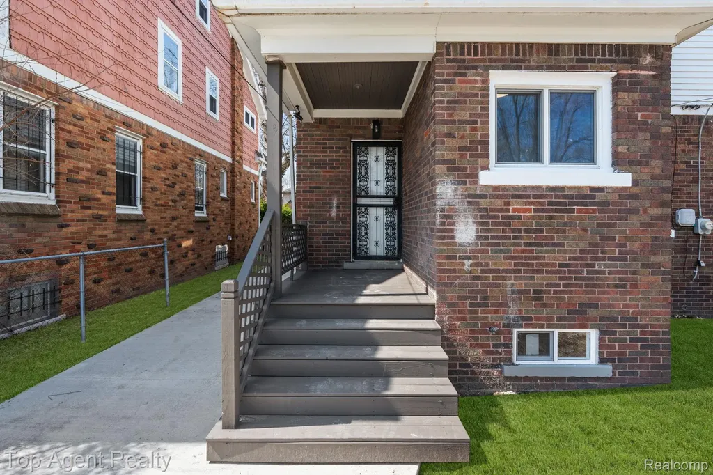 16204 Roselawn Street Detroit City MI 48221