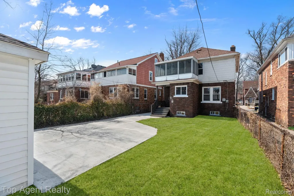 16204 Roselawn Street Detroit City MI 48221