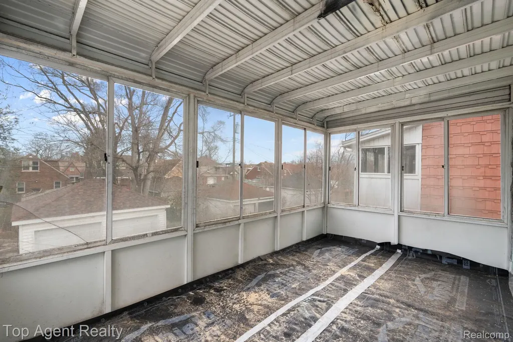 16204 Roselawn Street Detroit City MI 48221