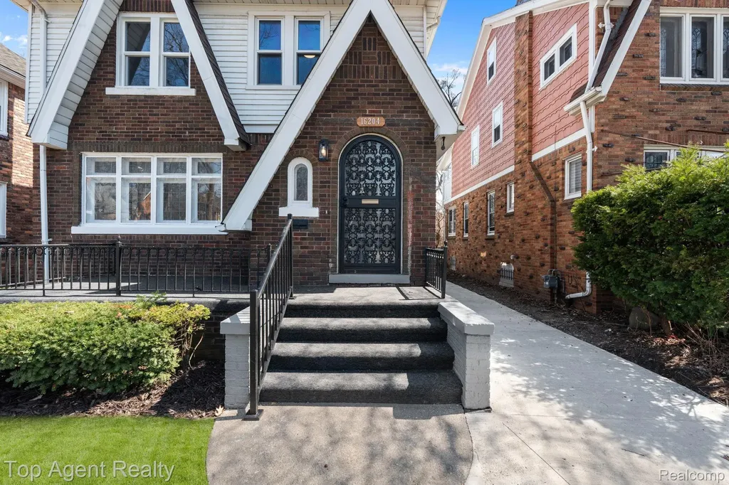 16204 Roselawn Street Detroit City MI 48221
