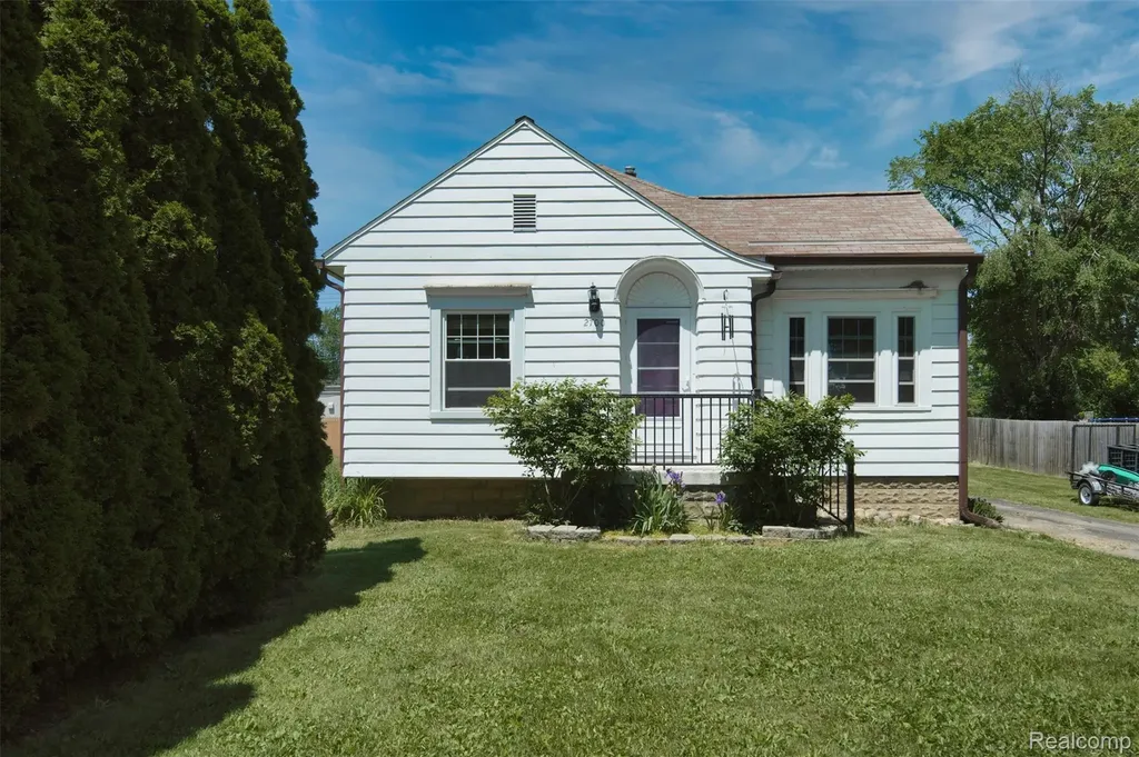 2700 Hallman Avenue Waterford Charter Township MI 48328