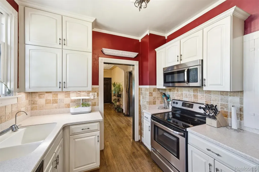 2700 Hallman Avenue Waterford Charter Township MI 48328
