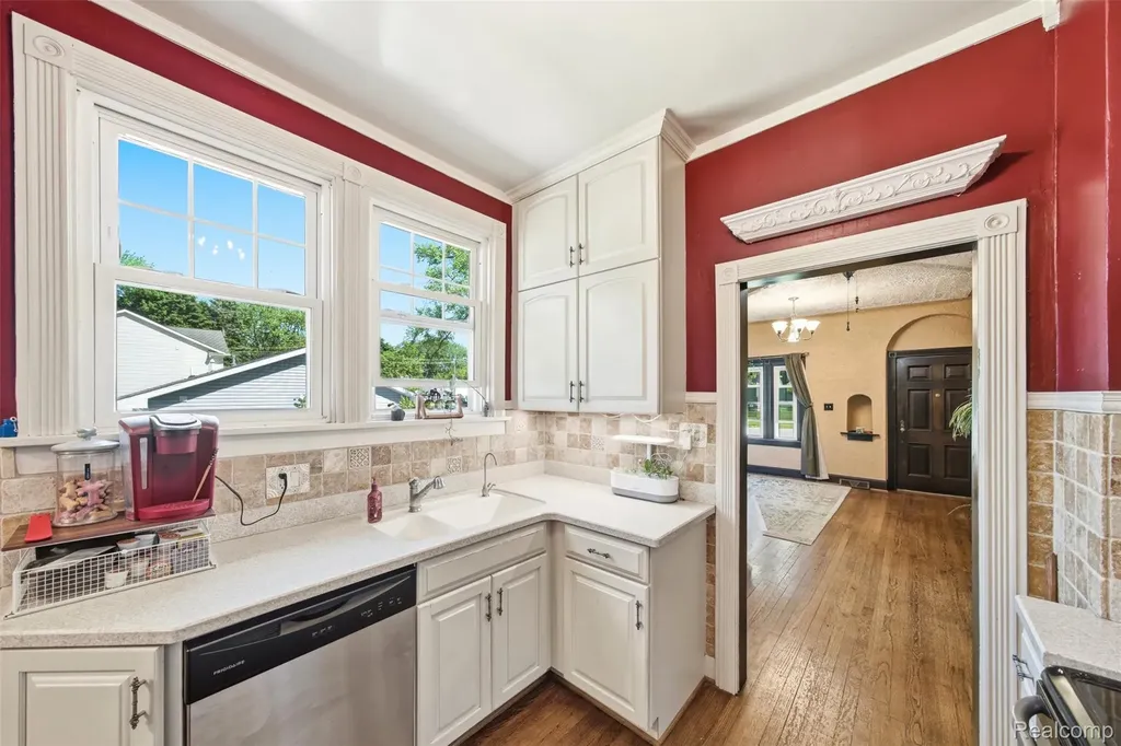2700 Hallman Avenue Waterford Charter Township MI 48328