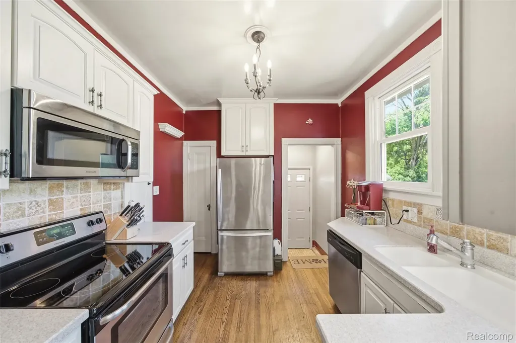 2700 Hallman Avenue Waterford Charter Township MI 48328