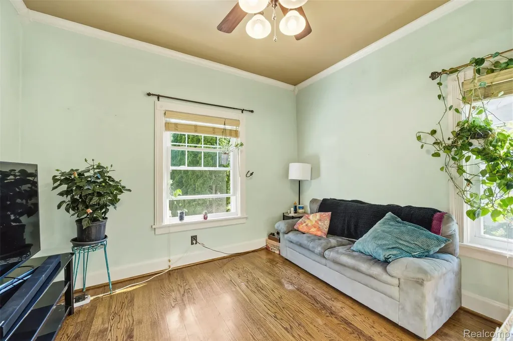 2700 Hallman Avenue Waterford Charter Township MI 48328
