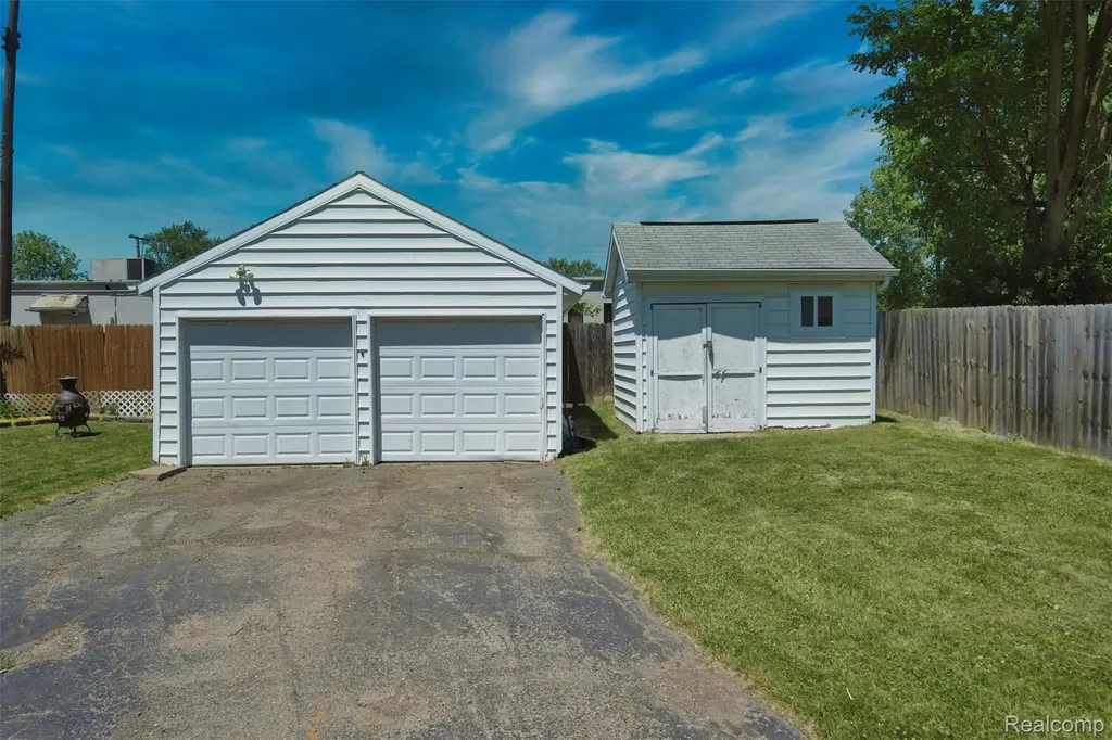 2700 Hallman Avenue Waterford Charter Township MI 48328