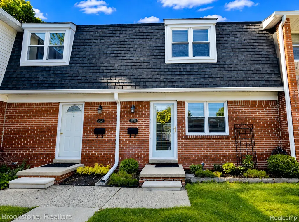 45745 Kensington Utica City MI 48317
