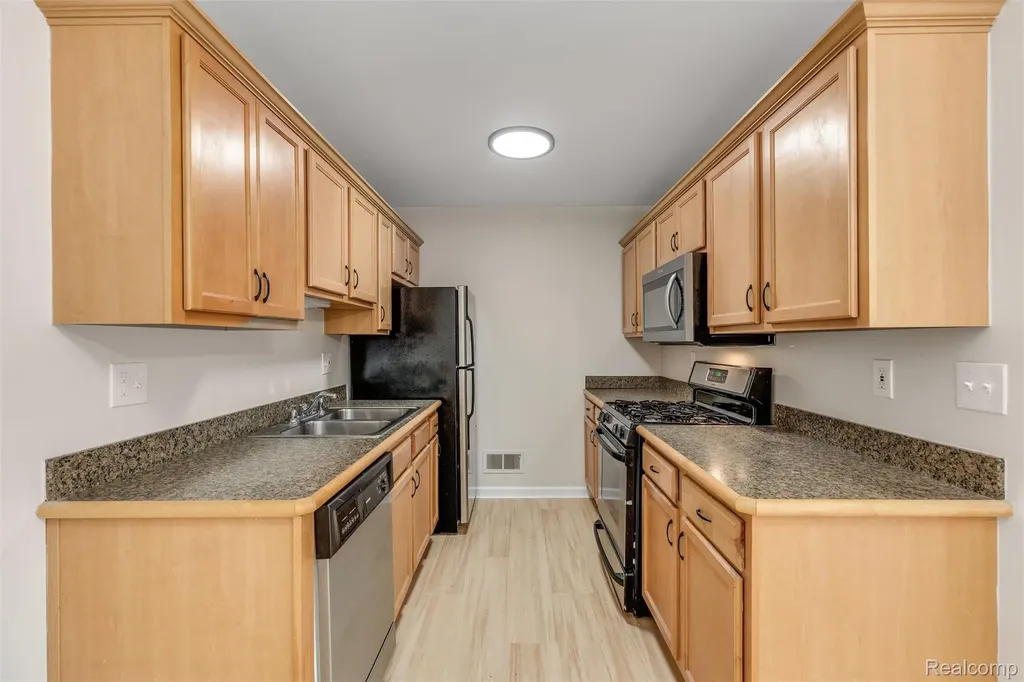 40526 Newport Drive Plymouth Charter Township MI 48170