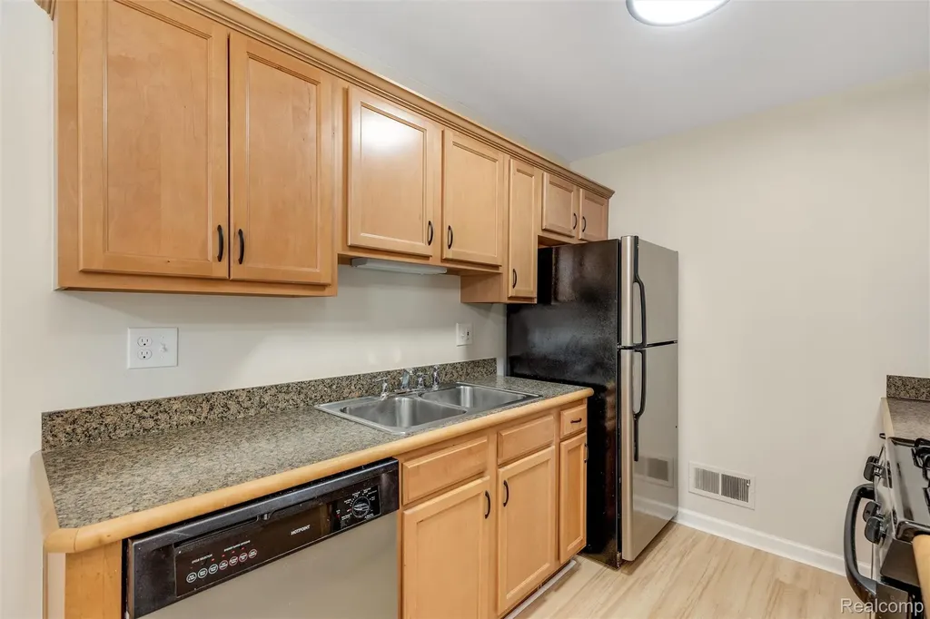 40526 Newport Drive Plymouth Charter Township MI 48170