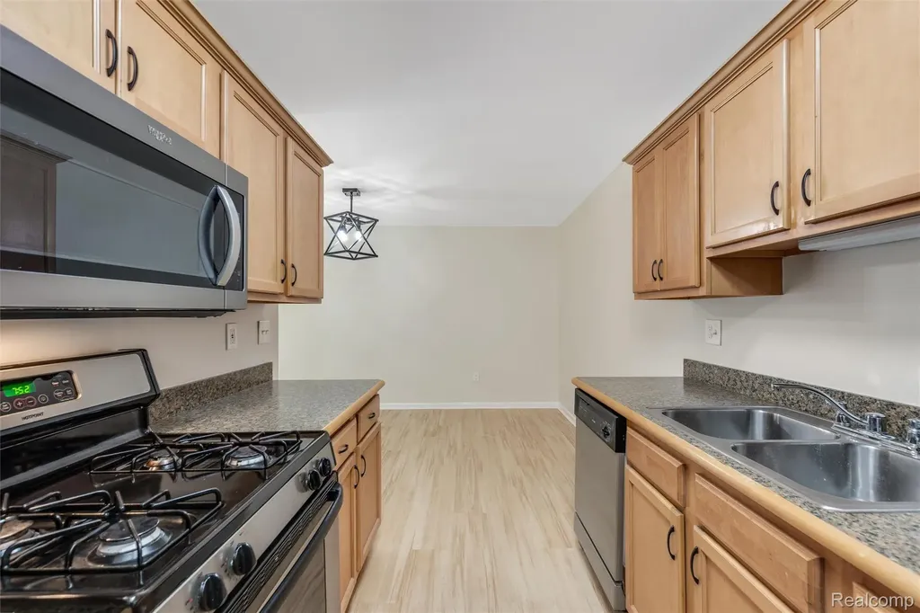 40526 Newport Drive Plymouth Charter Township MI 48170