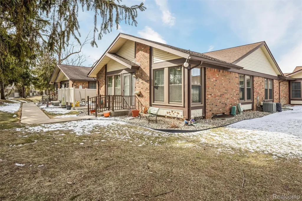 40526 Newport Drive Plymouth Charter Township MI 48170