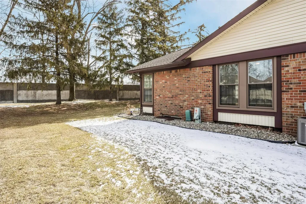 40526 Newport Drive Plymouth Charter Township MI 48170